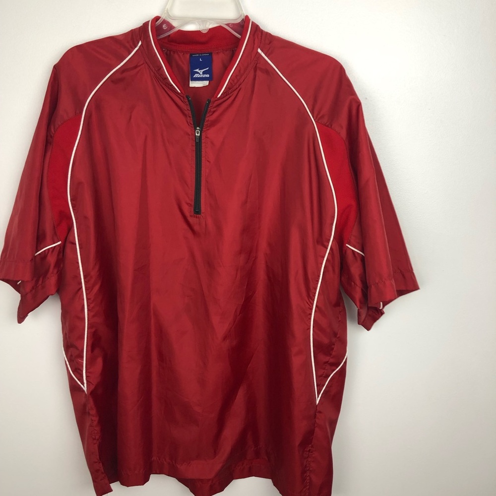 Mizuno Short Sleeve Windbreaker Pullover 
Size Large 
Color Red